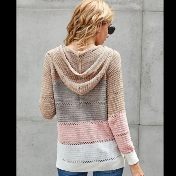 Colorblock Sweater 🎉 - Picture 2 of 3